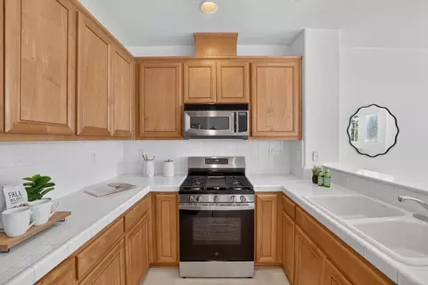 Kitchen - 233 Lighthouse Dr, Watsonville, CA 95076 photo 3 of 5