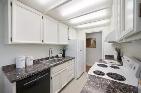 Kitchen - 280 Easy St 209, Mountain View, CA 94043 photo 2 of 3