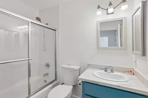 Bath - 482 Shadowgraph Dr, San Jose, CA 95110 photo 2 of 4