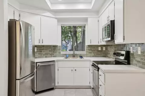 Kitchen - 482 Shadowgraph Dr, San Jose, CA 95110 photo 2 of 2