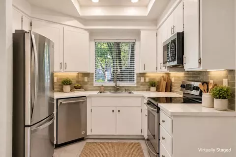 Kitchen - 482 Shadowgraph Dr, San Jose, CA 95110 photo 1 of 2