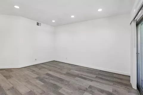 Living - 482 Shadowgraph Dr, San Jose, CA 95110 photo 2 of 4