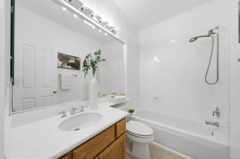 Bath - 7668 Buckeye Ct, Dublin, CA 94568 photo 4 of 4