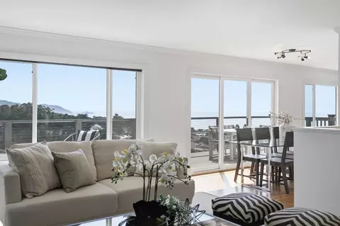 Living - 613 Farallon Ave, Pacifica, CA 94044 photo 1 of 6