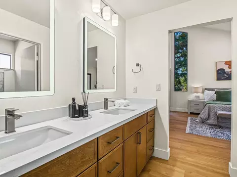 Bath - 175 Sherland Ave, Mountain View, CA 94043 photo 3 of 5