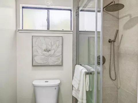Bath - 175 Sherland Ave, Mountain View, CA 94043 photo 2 of 5