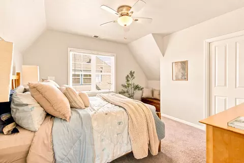 Bedroom - 1035 Chadbourne Ave, Millbrae, CA 94030 photo 8 of 9
