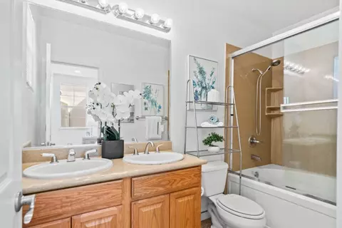Bath - 1078 Mente Linda Loop, Milpitas, CA 95035 photo 1 of 2