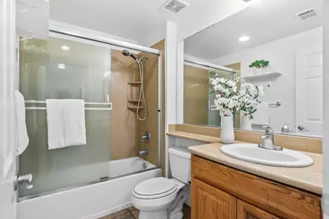 Bath - 1078 Mente Linda Loop, Milpitas, CA 95035 photo 2 of 2