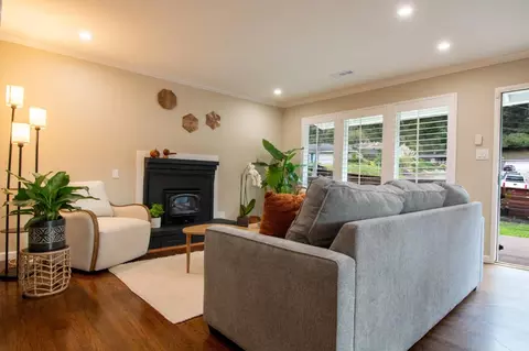 Living - 1107 Rosita Rd, Pacifica, CA 94044 photo 2 of 2