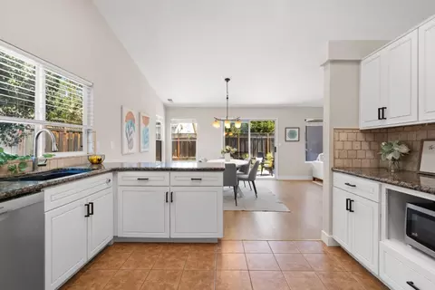 Kitchen - 9412 Saddler Dr, Gilroy, CA 95020 photo 5 of 6