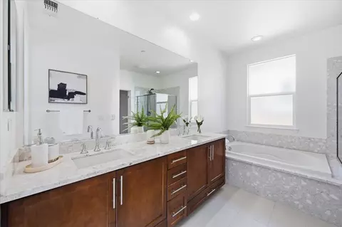 Bath - 1929 Momentum Dr, Milpitas, CA 95035 photo 5 of 8