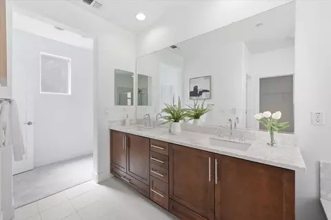 Bath - 1929 Momentum Dr, Milpitas, CA 95035 photo 4 of 8