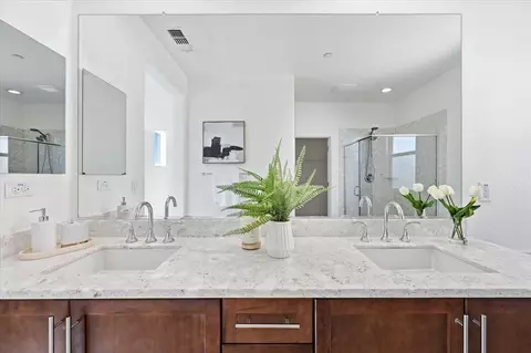 Bath - 1929 Momentum Dr, Milpitas, CA 95035 photo 3 of 8