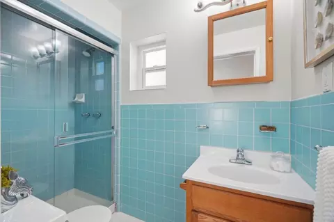 Bath - 245 Castleton Way, San Bruno, CA 94066 photo 5 of 6