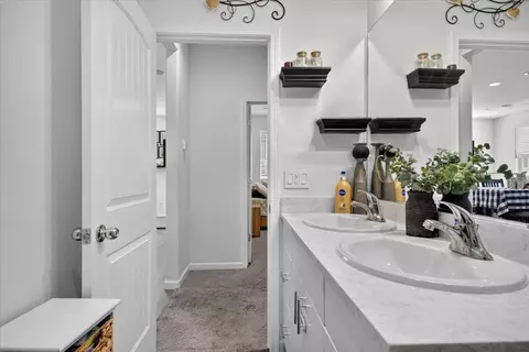 Bath - 846 Mora Cir, Soledad, CA 93960 photo 2 of 2
