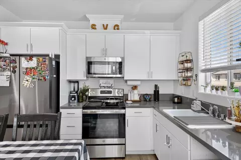 Kitchen - 846 Mora Cir, Soledad, CA 93960 photo 2 of 3