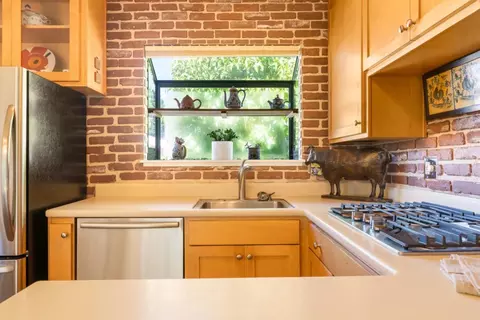 Kitchen - 1152 Dulles Ct, Pacifica, CA 94044 photo 3 of 3