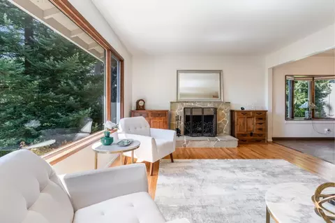 Living - 1152 Dulles Ct, Pacifica, CA 94044 photo 2 of 7