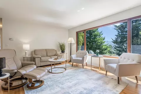 Living - 1152 Dulles Ct, Pacifica, CA 94044 photo 3 of 7