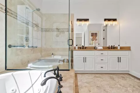 Bath - 18802 Devon Ave, Saratoga, CA 95070 photo 4 of 7