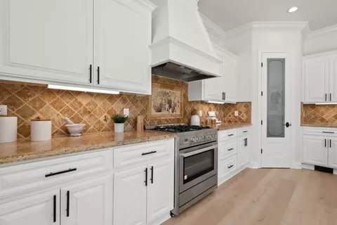 Kitchen - 18802 Devon Ave, Saratoga, CA 95070 photo 5 of 9