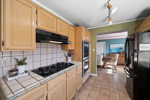 Kitchen - 3992 Pasadena Dr, San Mateo, CA 94403 photo 3 of 3