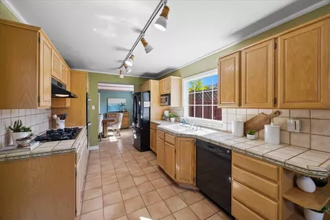Kitchen - 3992 Pasadena Dr, San Mateo, CA 94403 photo 2 of 3