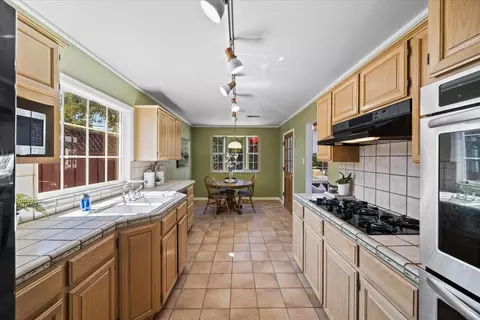 Kitchen - 3992 Pasadena Dr, San Mateo, CA 94403 photo 1 of 3
