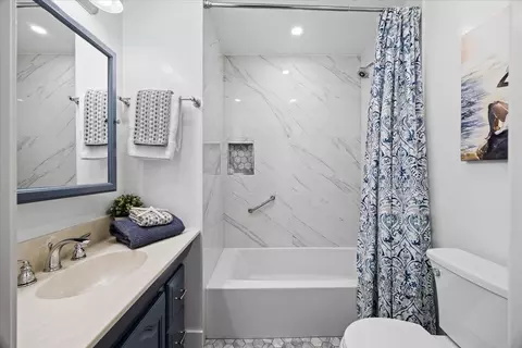 Bath - 3992 Pasadena Dr, San Mateo, CA 94403 photo 2 of 2