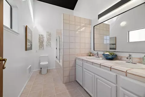Bath - 207 Beverly Pl, Pacifica, CA 94044 photo 1 of 2