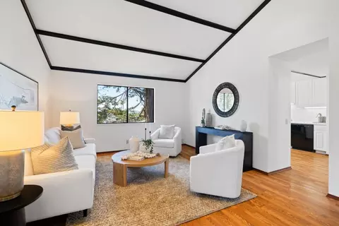 Living - 207 Beverly Pl, Pacifica, CA 94044 photo 5 of 6