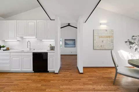 Entry Way - 207 Beverly Pl, Pacifica, CA 94044 photo 1 of 1