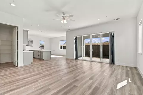 Living - 3218 Jake St, Tracy, CA 95377 photo 5 of 8