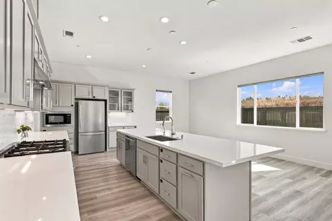 Kitchen - 3218 Jake St, Tracy, CA 95377 photo 4 of 5