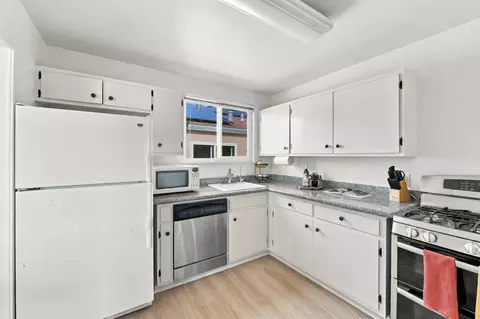 Kitchen - 253 Catalina Ave, Pacifica, CA 94044 photo 3 of 3
