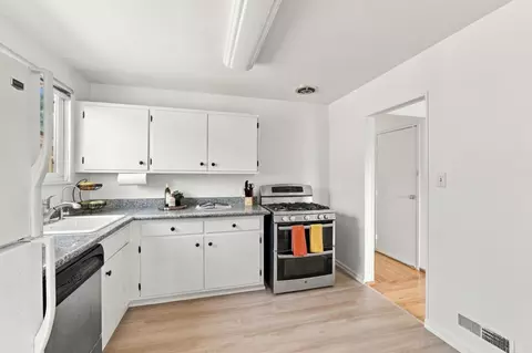 Kitchen - 253 Catalina Ave, Pacifica, CA 94044 photo 1 of 3