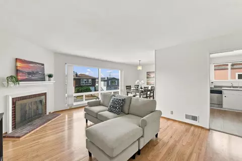 Living - 253 Catalina Ave, Pacifica, CA 94044 photo 1 of 5