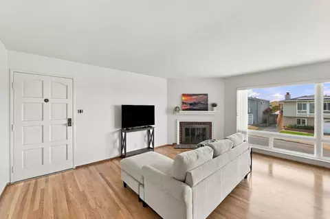 Living - 253 Catalina Ave, Pacifica, CA 94044 photo 2 of 5