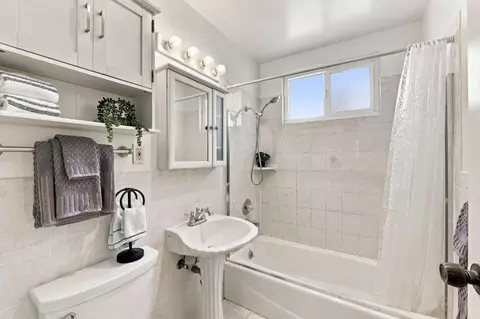 Bath - 253 Catalina Ave, Pacifica, CA 94044 photo 1 of 1
