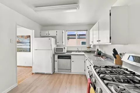 Kitchen - 253 Catalina Ave, Pacifica, CA 94044 photo 2 of 3