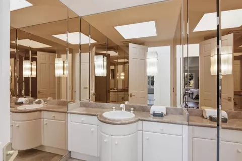 Bath - 1651 Crespi Ln, Pebble Beach, CA 93953 photo 4 of 5