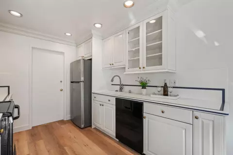 Kitchen - 570 Latimer Cir, Campbell, CA 95008 photo 2 of 2