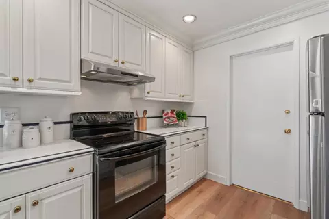 Kitchen - 570 Latimer Cir, Campbell, CA 95008 photo 1 of 2