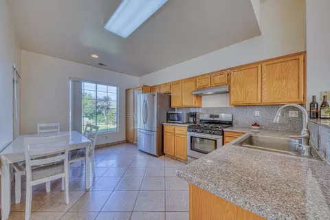 Kitchen - 960 Alhambra St, Soledad, CA 93960 photo 3 of 3