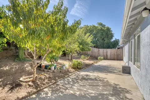 Exterior - 960 Alhambra St, Soledad, CA 93960 photo 4 of 7
