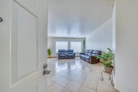 Entry Way - 960 Alhambra St, Soledad, CA 93960 photo 1 of 2