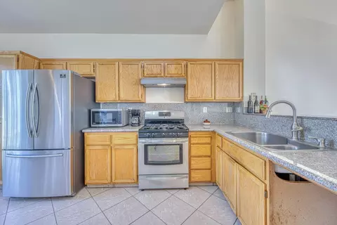 Kitchen - 960 Alhambra St, Soledad, CA 93960 photo 2 of 3