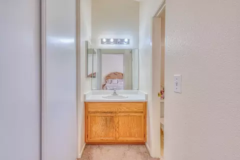 Bath - 960 Alhambra St, Soledad, CA 93960 photo 1 of 3
