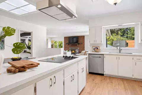 Kitchen - 280 Angelita Ave, Pacifica, CA 94044 photo 1 of 4